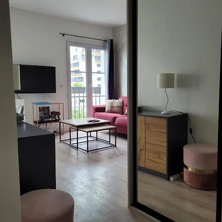 Studio Lumineux Avec Balcon