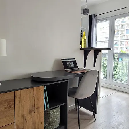 Studio Lumineux Avec Balcon Paris